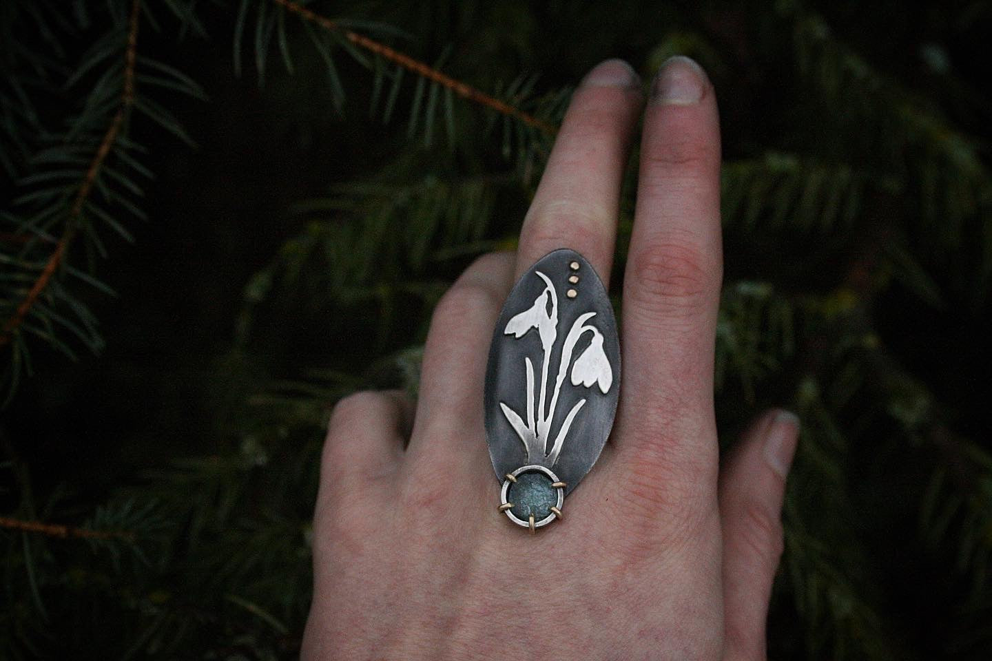 Snow Drops in the Shadows // Fits 7.25