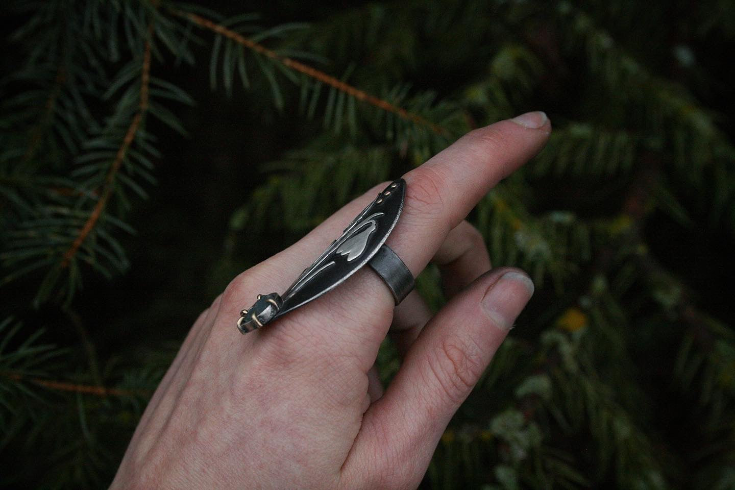 Snow Drops in the Shadows // Fits 7.25