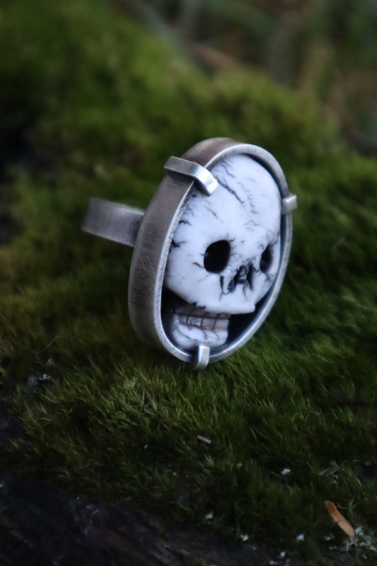 Skull Ring / Size 8.5