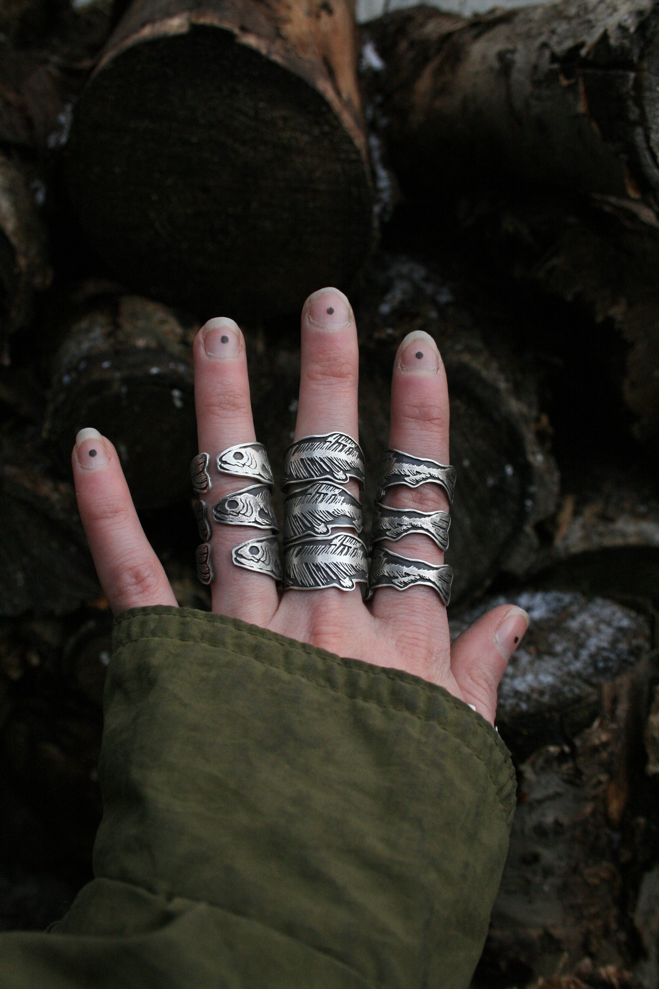 Single Fish Fossil Ring – Sable Stone